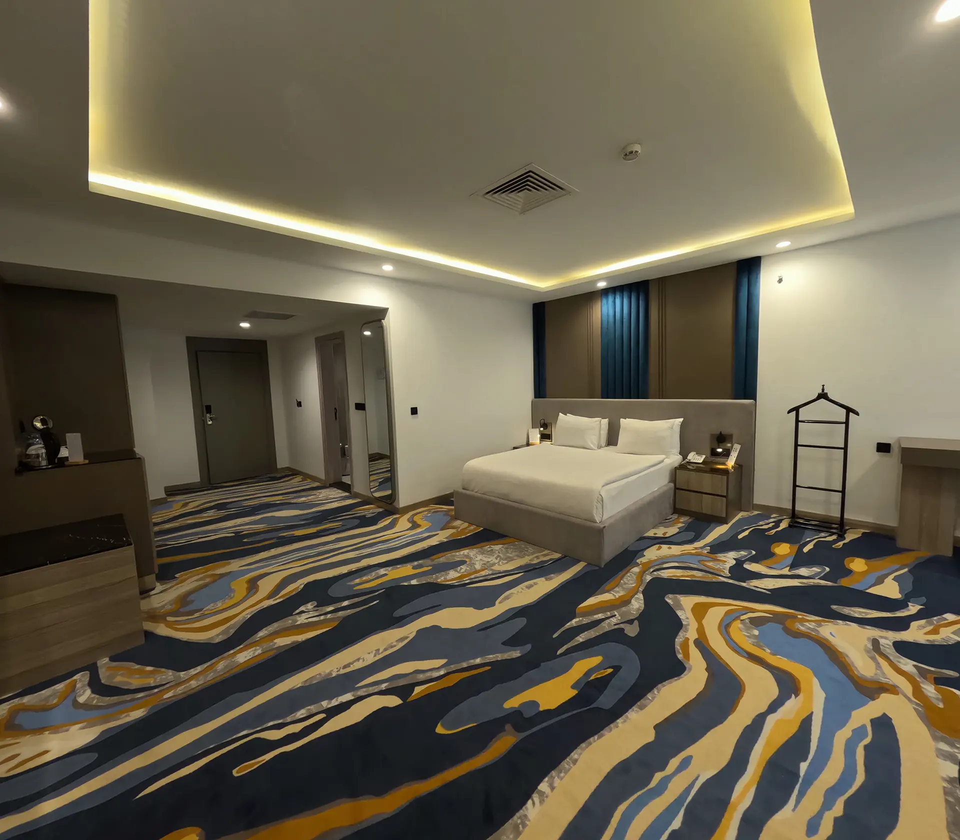 van royal hotel